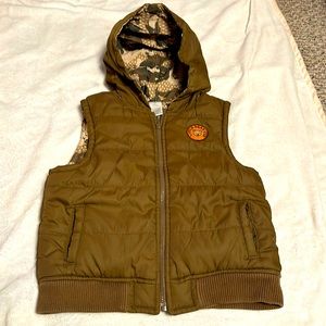 GYMBOREE CAMP SCOUT REVERSIBLE PUFFER VEST BROWN & CAMOUFLAGE BEAR ZIPPER EUC